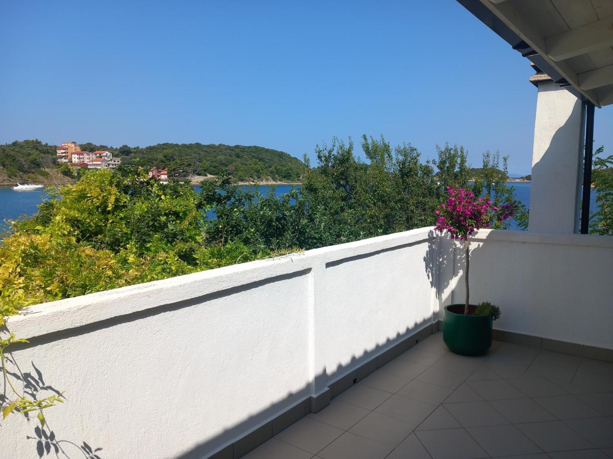 Guest house Green Corner Supetarska Draga Buitenkant foto